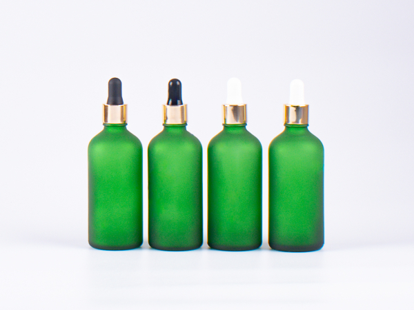 Grünglasflasche 100ml, mit Pipette gold